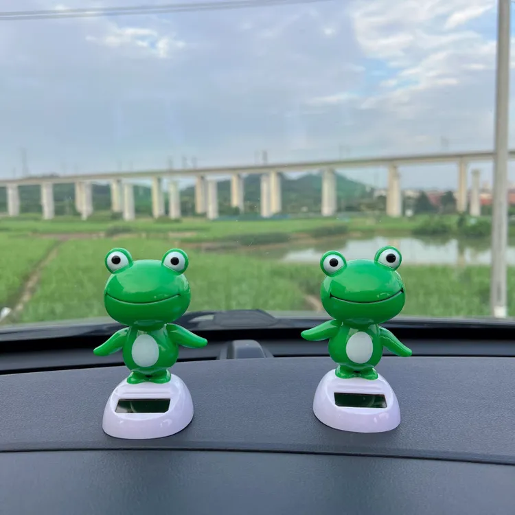 创意网红一只会跳舞青蛙太阳能摇摆汽车内饰装饰仪表台可爱玩偶