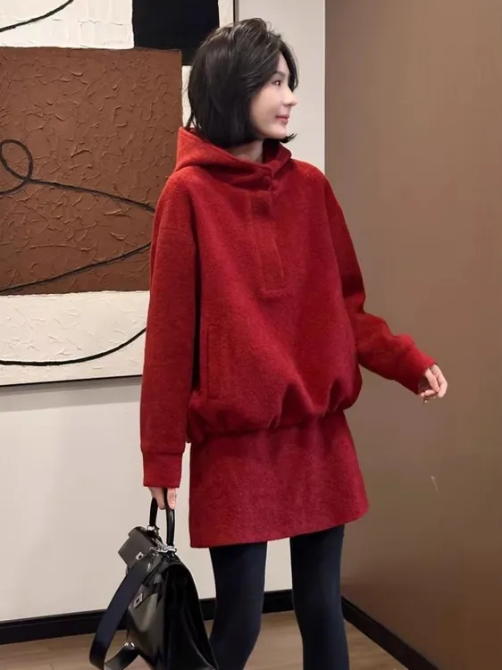 红色连帽卫衣+短裙两件套女冬季2025新款复古慵懒风时尚气质套装