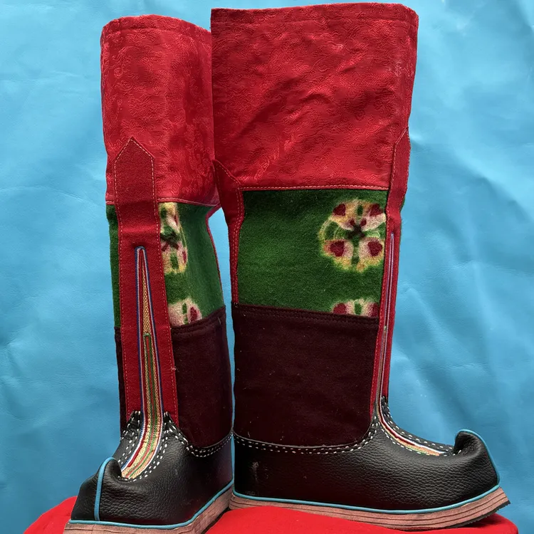 藏族的传统手工靴子男款