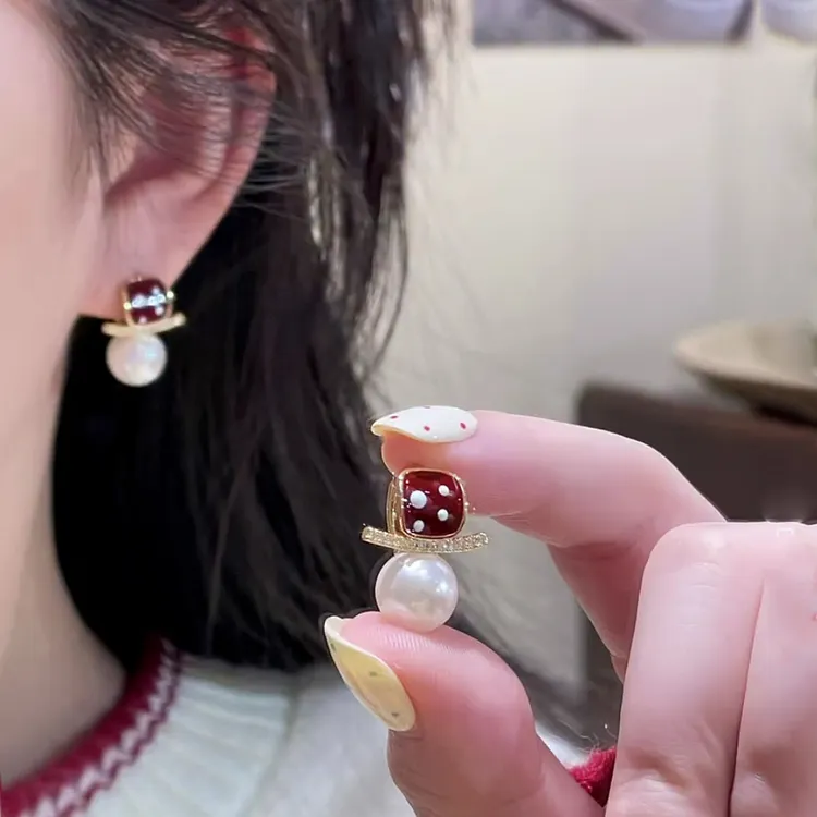 铜合金耳饰 复古轻奢红色曲面珍珠耳扣耳环高级感气质时尚耳饰女
