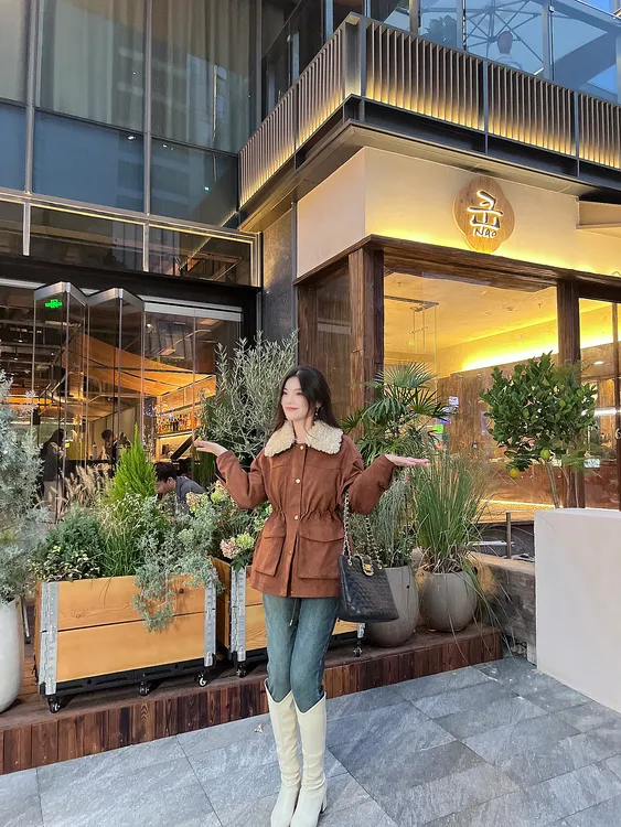 【千屿Sheila】颜境时尚翻领设计收腰中长款羽绒服88AW8780