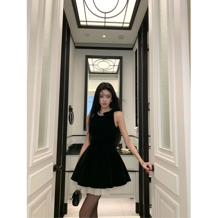 赫本风黑色生日连衣裙女2025秋季法式千金穿搭丝绒公主裙小黑短裙
