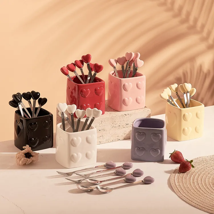 爱心水果叉陶瓷收纳罐高颜值家用创意心形果叉罐叉勺子网红轻奢
