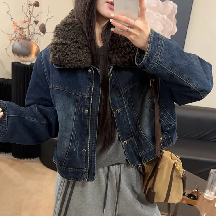 今年流行毛毛拼接牛仔外套女秋冬新款复古短款外套时尚百搭又显瘦