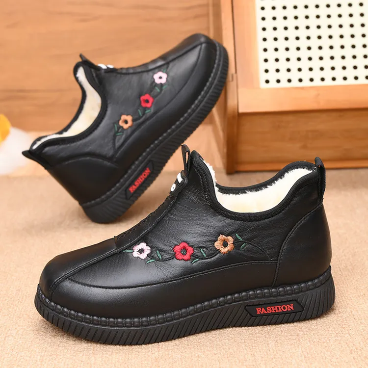 冬季绣花保暖女棉鞋防滑老人棉鞋加绒奶奶防水软底中老年妈妈鞋