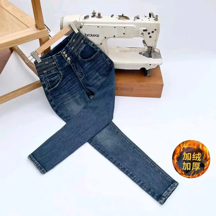 《满天星》2025冬季新款加绒高腰九分小脚裤烫钻铅笔裤显瘦牛仔裤