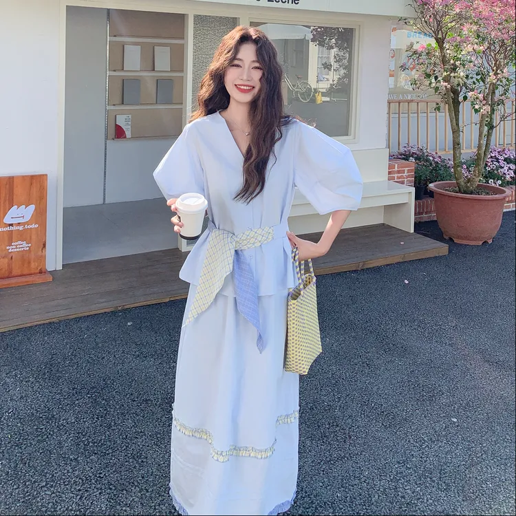 蓝色氛围感减龄套装裙女2025年夏季新款系带V领上衣半身裙两件套