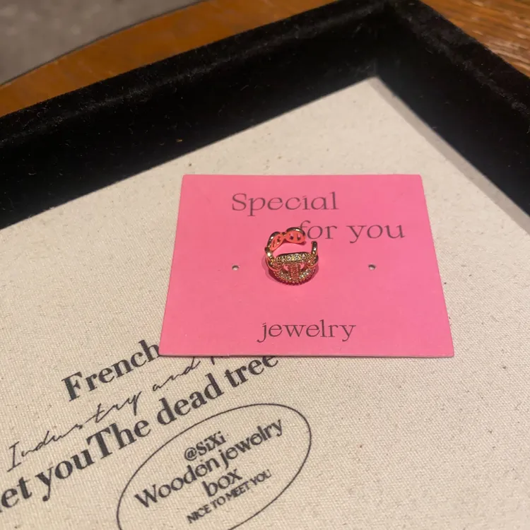 铜合金耳饰 超闪满钻猪鼻子CD耳骨夹精致小巧百搭简约轻奢无耳洞