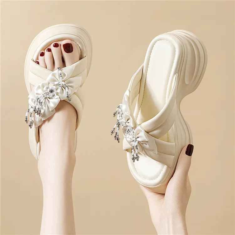 2025夏季新款韩版重工水钻花朵蝴蝶结露趾公主拖鞋厚底百搭外穿女