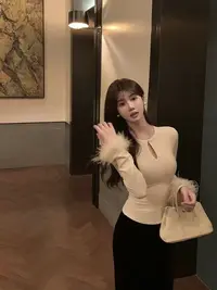 【M•T 定制】白色圆领拼接毛毛打底T恤女气质镂空设计感内搭上衣