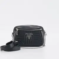 95新 Prada/普拉达 【夏vv专属】Diagramme 双肩带 黑银牛皮 相机包