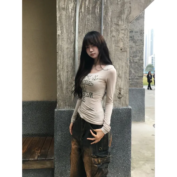 美式复古印花长袖T恤女早春季2025新款收腰显瘦辣妹内搭打底上衣