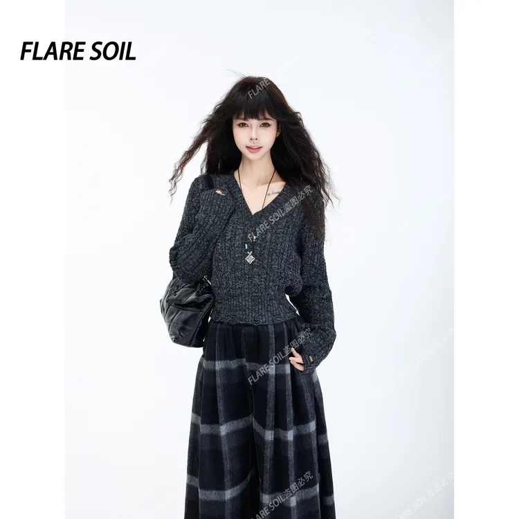 【FLARE SOIL】设计感破烂麻花V领针织韩系复古毛衣 T40280A