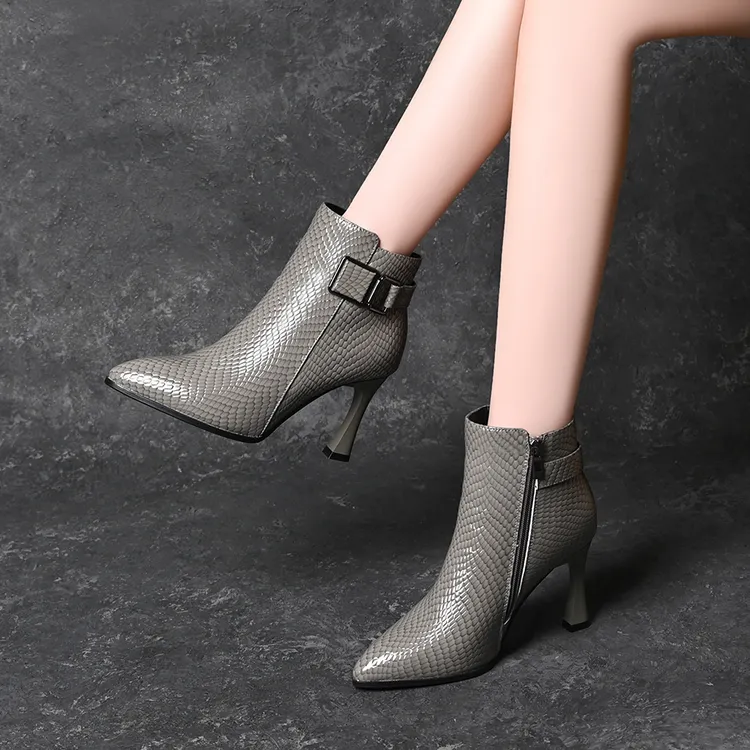 头层牛皮尖头高跟短靴女秋冬季新款细跟侧拉链蛇纹瘦瘦靴气质靴子