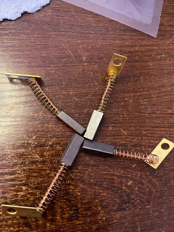 发电机碳刷精品。