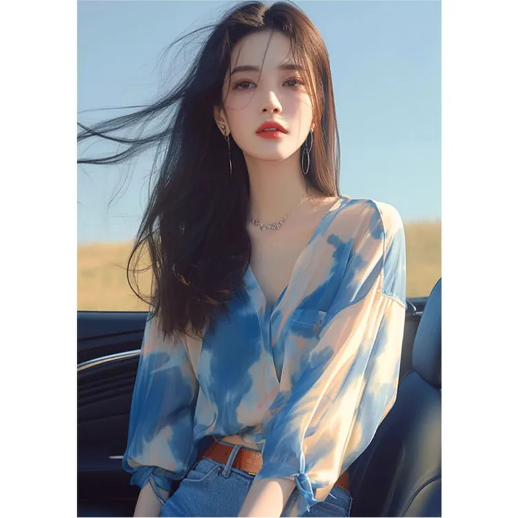 蓝色v领扎染短袖衬衫女夏季2025年新款绝美独特宽松显瘦防晒上衣