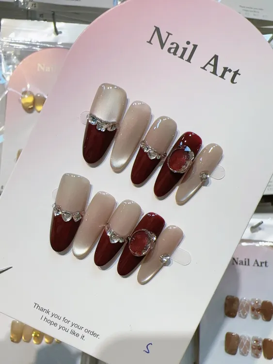 法式美人显白酒红色长款香槟猫眼大钻手工穿戴甲高级感装饰中长款