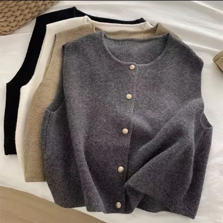 2025简约风打底时尚气质百搭小金扣针织马甲圆领单排扣秋季女马夹