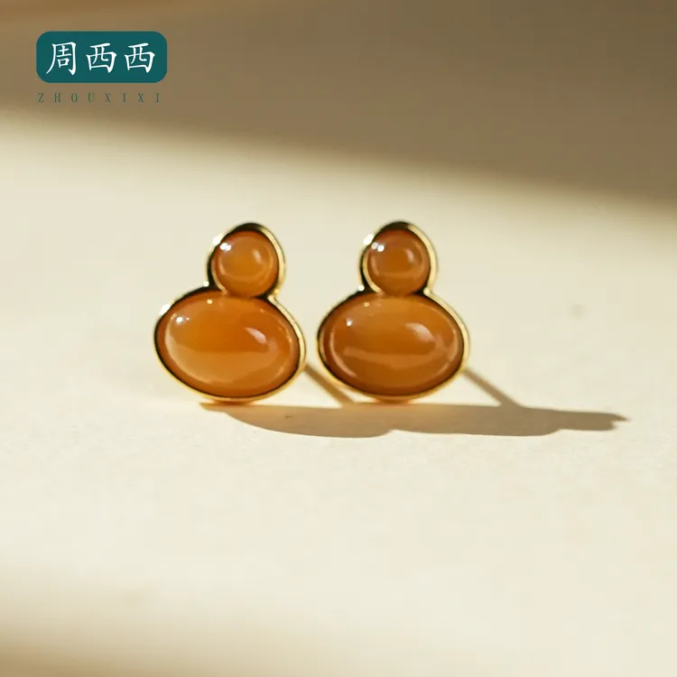 周西西精美珠宝和田玉糖玉葫芦耳钉0.9*0.8*0.3多样性发一对20070