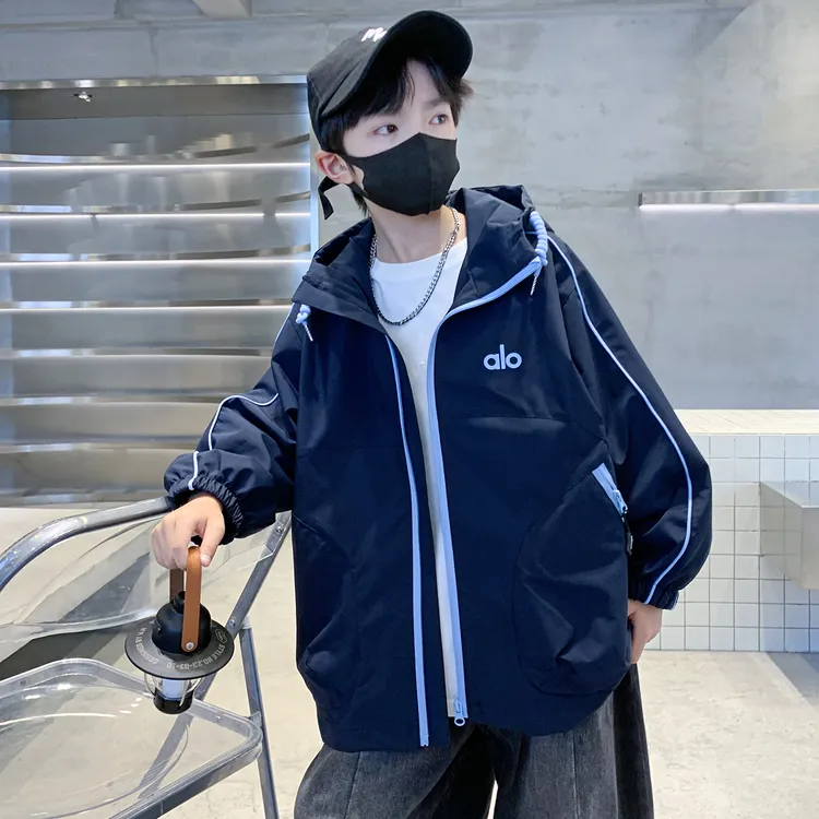 儿童装男童秋装风衣外套2025新款中大童春秋款男孩秋季冲锋衣帅气
