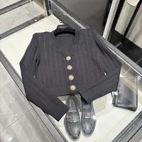 25年秋季新款 法式V领金属扣麻花纹修身长袖针织开衫上衣-5109