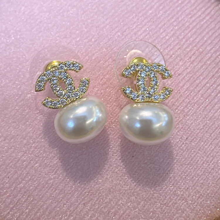 非金属仿珍珠耳饰 小香风双C珍珠耳钉