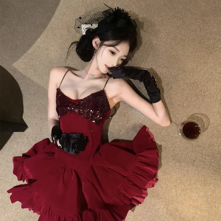 生日party小礼裙圣诞战袍高级感丝绒吊带连衣裙女收腰酒红色礼服