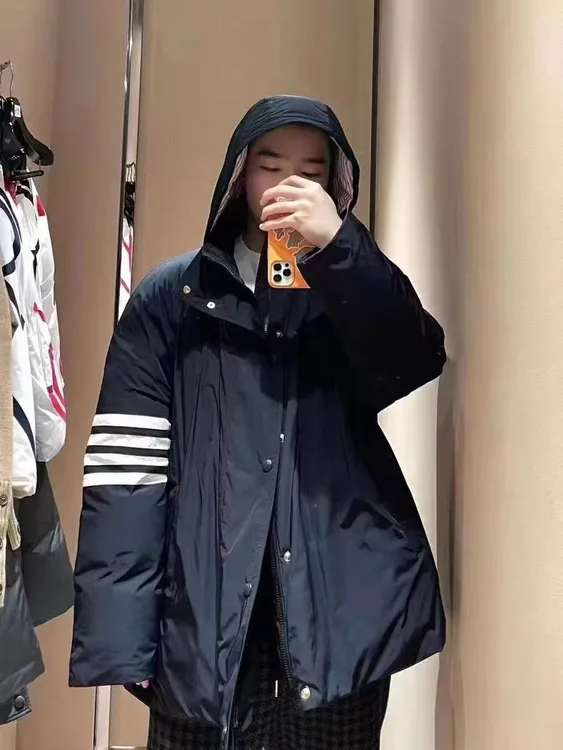 C汤老师经典男女白鹅绒短款派克服羽绒服左臂四纹款轻奢时尚cc