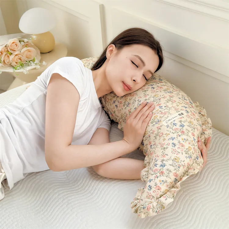 新款全棉亚麻碎花月牙抱枕夹腿抱枕卧室大号榻榻米软包久坐侧睡