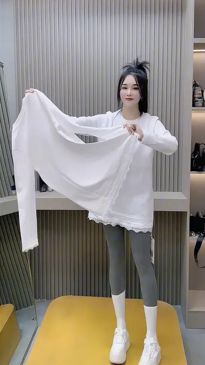 慵懒风白色蕾丝边长袖T恤女2025新款爆款秋季宽松内搭打底衫上衣