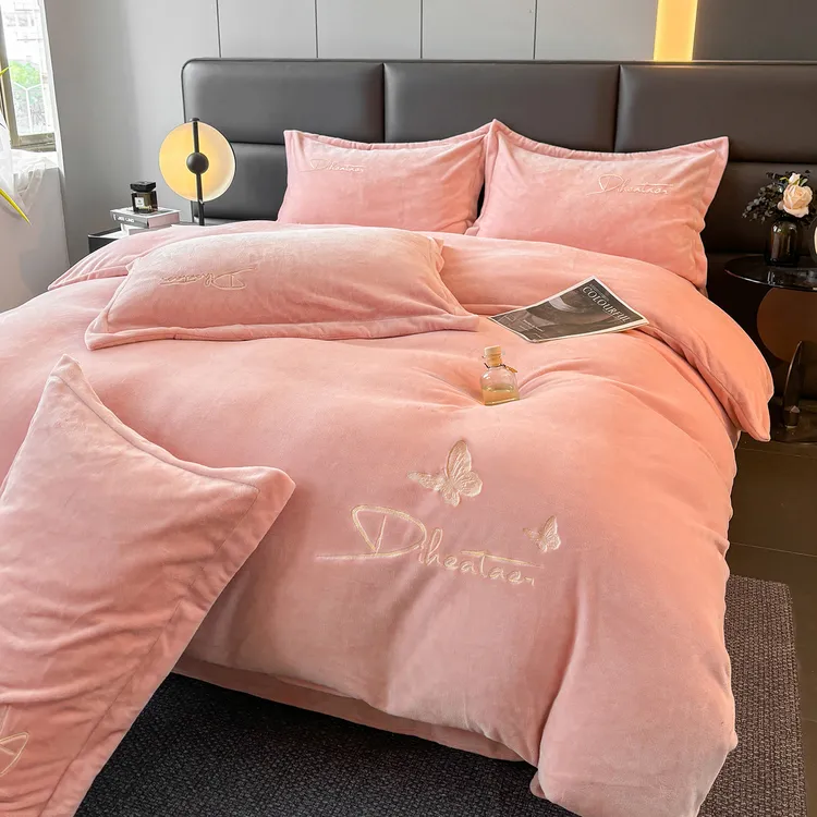纯色牛奶绒四件套蝴蝶绣花加厚双面绒被套不掉毛防静电保暖床单
