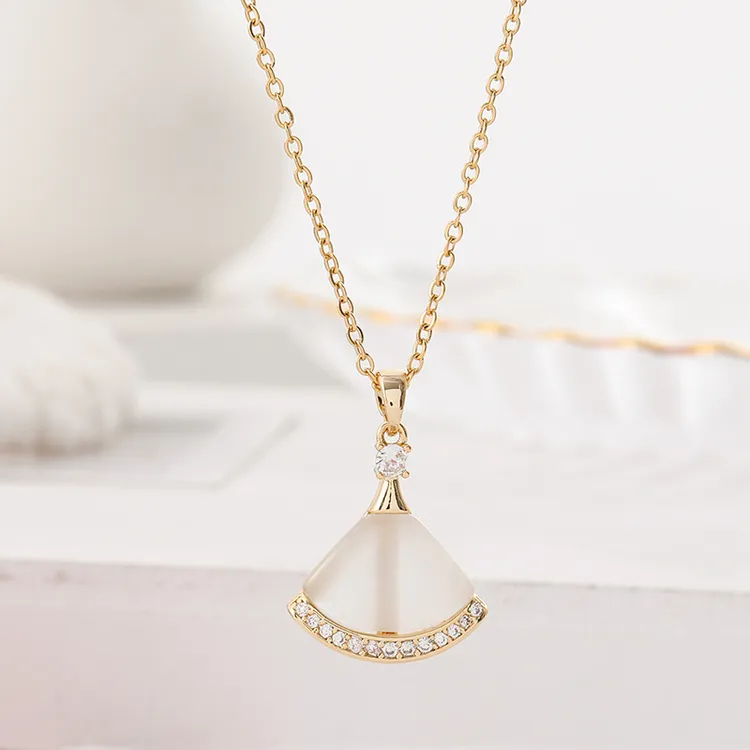 钛钢项链 2025年新款贝壳小裙子项链女不掉色轻奢百搭小众锁骨链