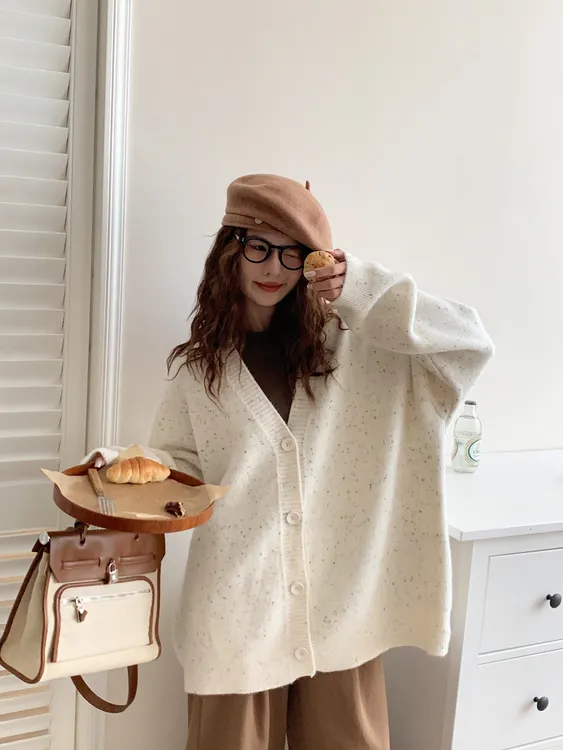 #谁穿谁好看#显瘦穿搭，秋冬中长款大版羊毛百搭开衫外套甜美时尚