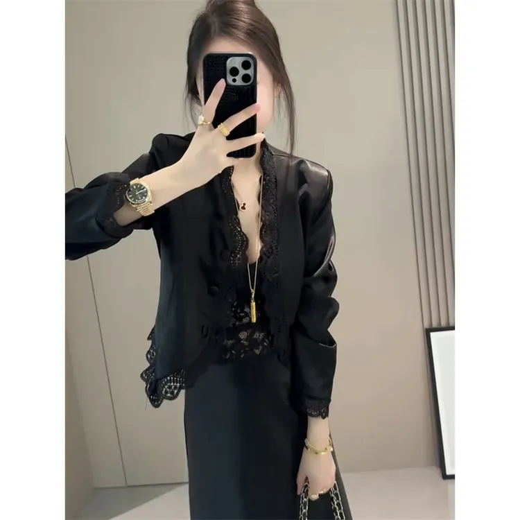 2025秋新款时尚西服外套女法式少女心小众V领蕾丝拼接上衣+半身裙
