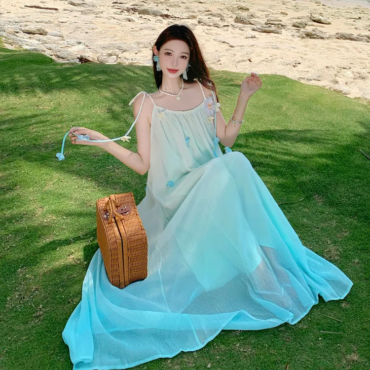 海岛绝美多巴胺穿搭超好看渐变蓝吊带立体花朵连衣裙海边度假长裙