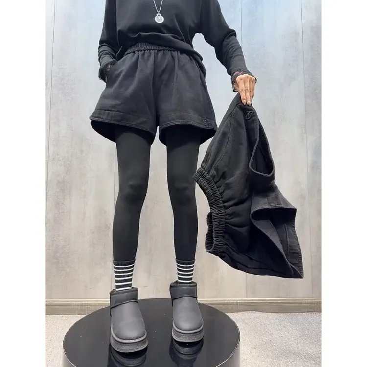 Aimeerosa/艾洛莎冬季新款时尚字母刺绣牛仔短裤女网红显瘦阔腿裤