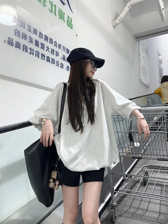 新款2025夏季韩系泡泡七分袖T恤女宽松褶皱下摆设计感抹胸上衣