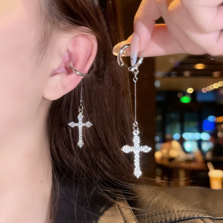 铜合金耳饰 满钻爆闪十字架耳夹无耳洞女吊坠耳挂式一体式耳骨夹