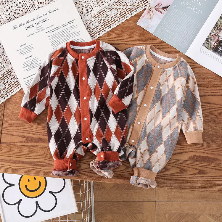 婴儿2025春秋装男女宝宝针织时尚韩系开衫针织格子前开哈衣春秋款