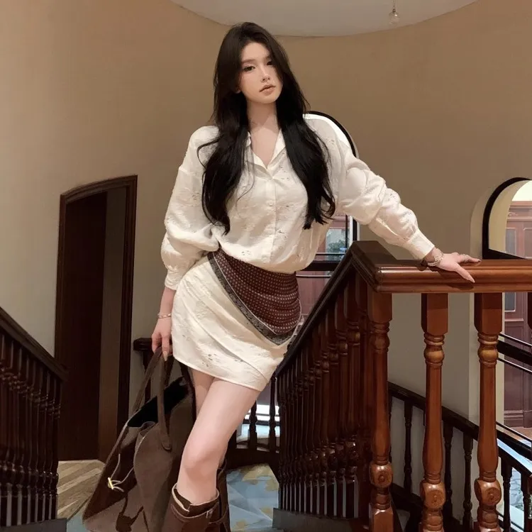 法式印花白色长袖衬衫连衣裙女秋季收腰设计显瘦衬衣短裙包臀裙