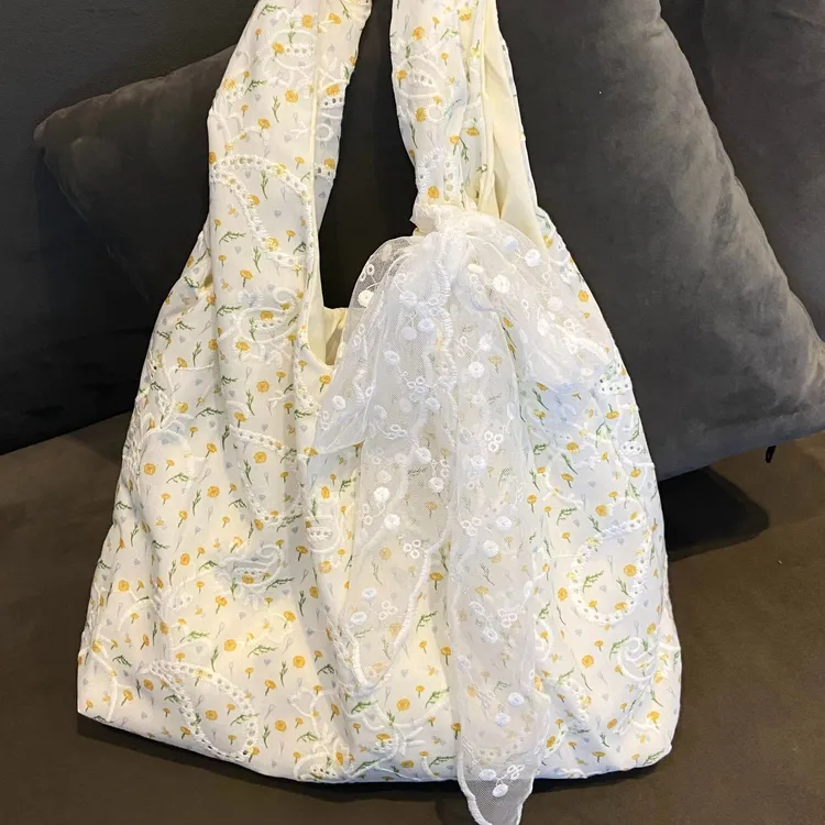 韩系绣花花朵帆布袋背心包女包学生慵懒风大容量通勤上课单肩包