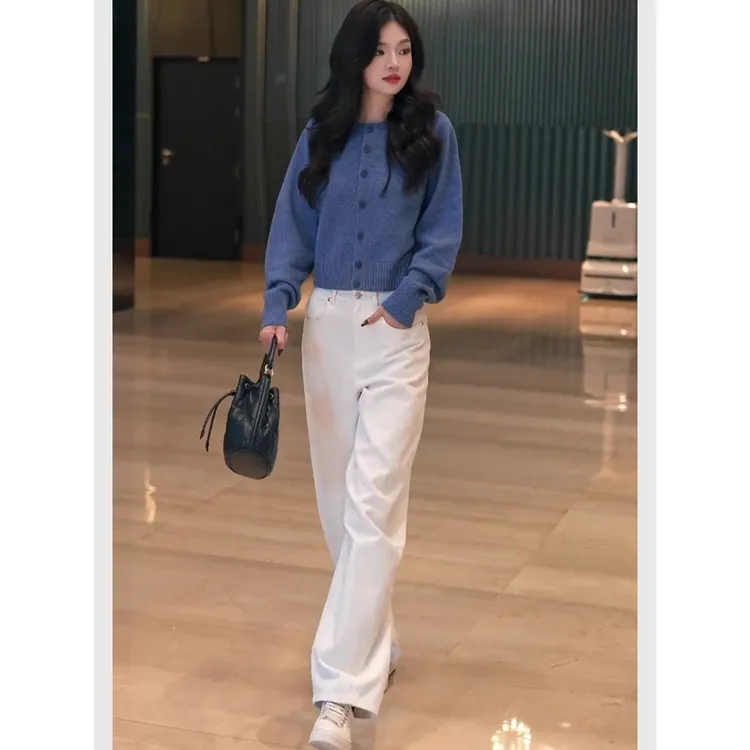 早秋韩系减龄雾霾蓝针织开衫2025年轻熟小香风毛衣白色裤子两件套