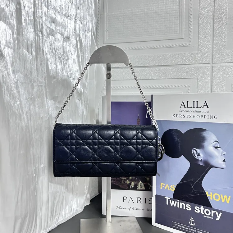 95新 DIOR/迪奥 95新黑银woc藤格纹手提包