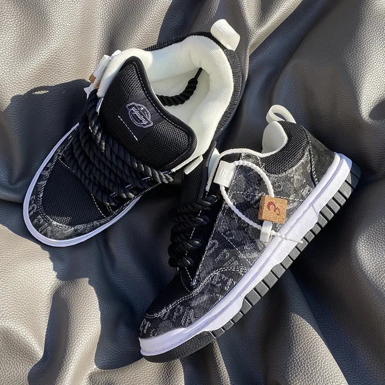 2024鞋子板鞋潮流新款面包鞋百搭ins学生运动休闲鞋黑色情侣休闲