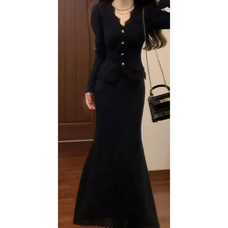 【黑色韩女套装】冬季弹力加厚蕾丝V领上衣&高腰鱼尾裙半身裙89334