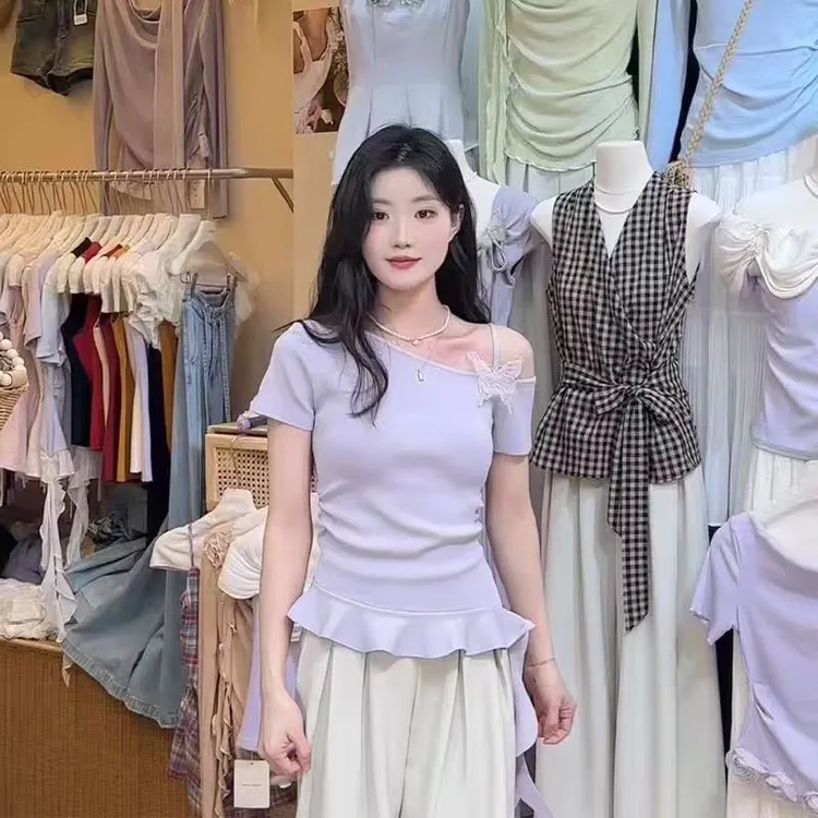 2025新款小露香肩飘带蝴蝶花斜肩上衣女夏短袖薄款针织衫好看小衫