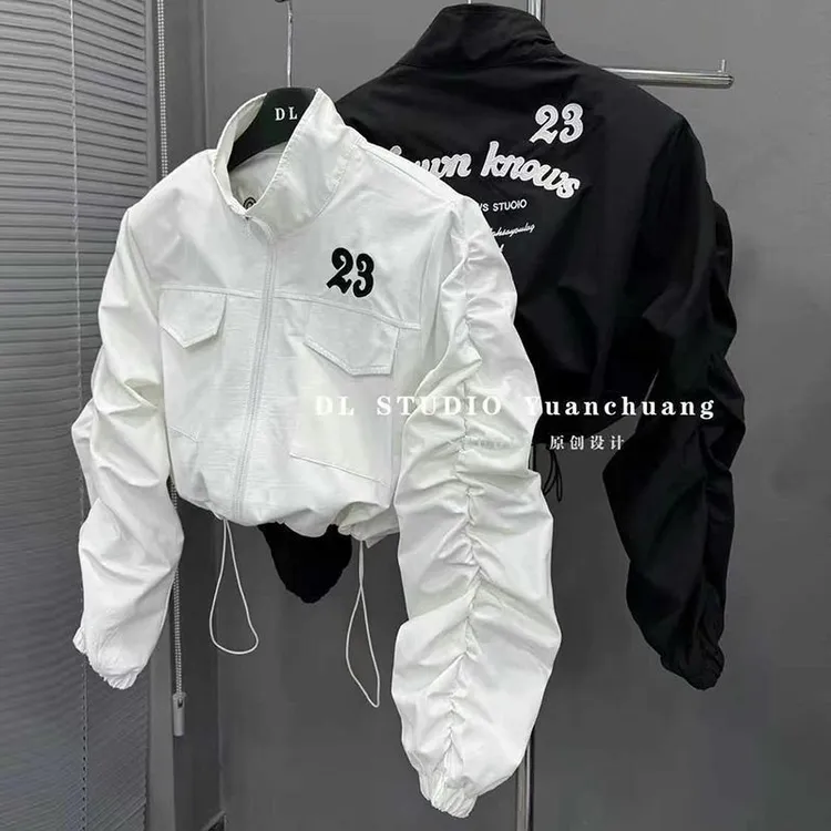 网红同款辣妹潮流字母刺绣冲锋衣外套女春秋季新款休闲抽绳短夹克