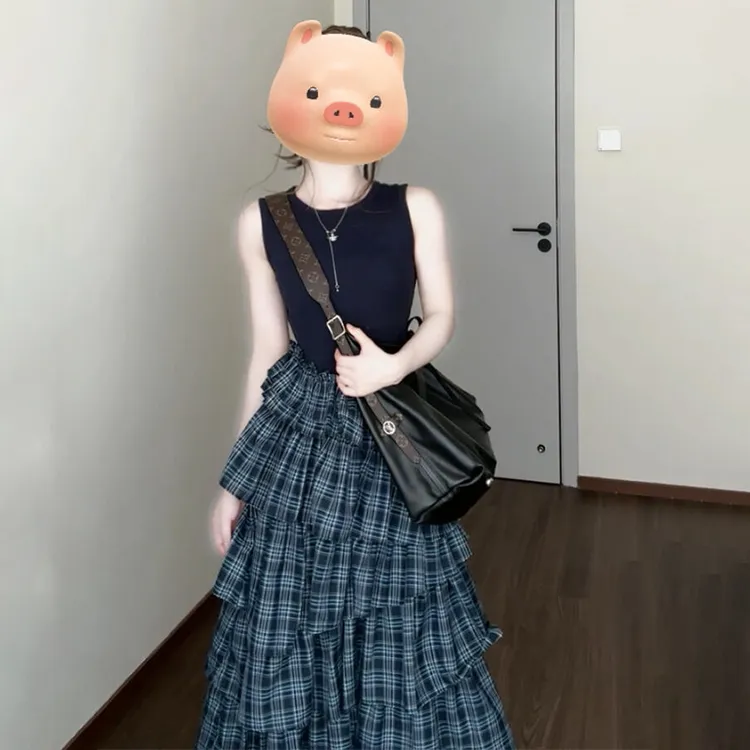 3539法式设计感蓝色格纹背心连衣裙子2025夏季新款不规则蛋糕长裙