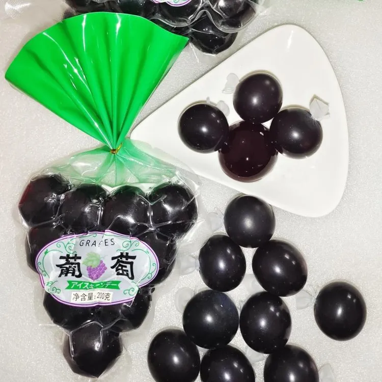 巨峰葡萄果冻爆皮网红儿童零食果肉球棒冰Q弹提子水果气球果冻