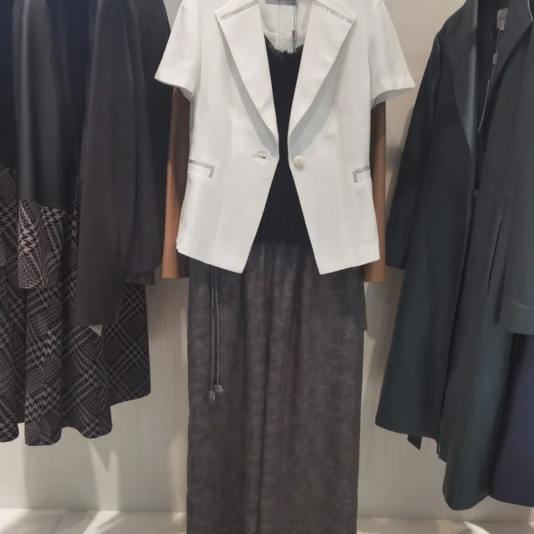 夏季白色薄款短袖小西装外套女士高级感休闲上衣西服气质百搭短款